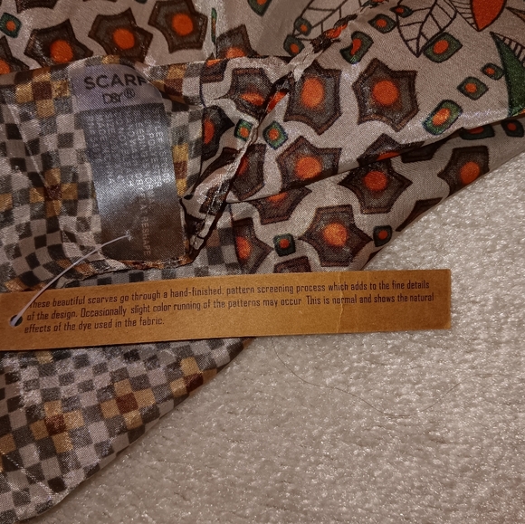 D&Y~Brown Tan Geometric Print Lightweight Neutral Wrap Scarf NWT - Picture 6 of 15